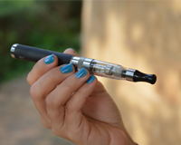 74 % des e-cigarettes aromatisées provoquent des irritations