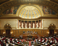 Lien entre labos et experts : le Sénat lutte contre les conflits d’intérêt